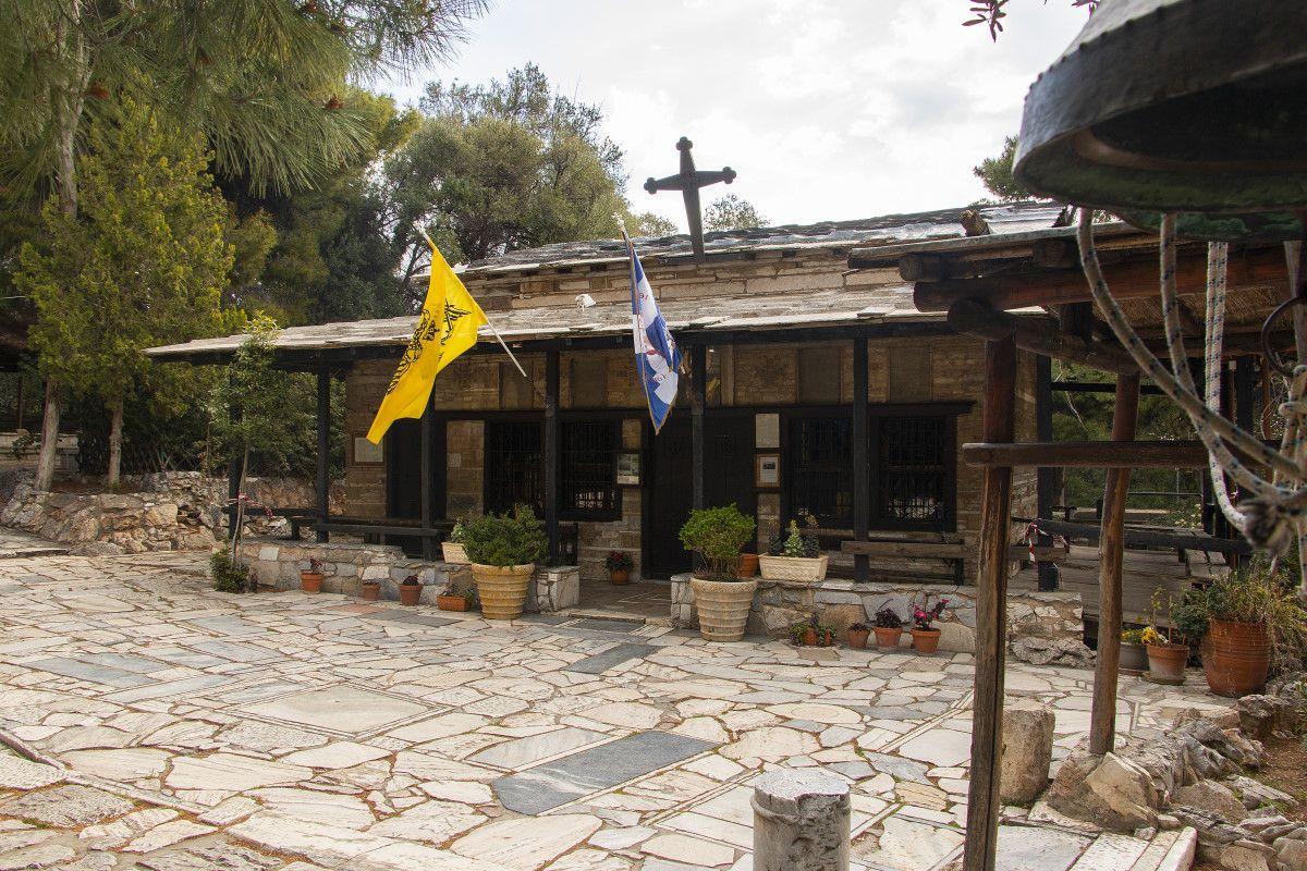 Εκκλησακια γάμου κάτω από την Ακρόπολη Άγιος Δημήτριος Λουμπαδιάρης