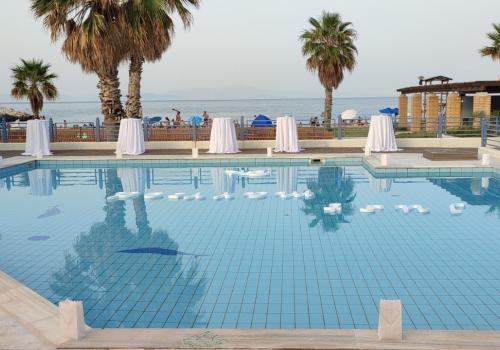 Beach Bar Βράχος Κερατέα