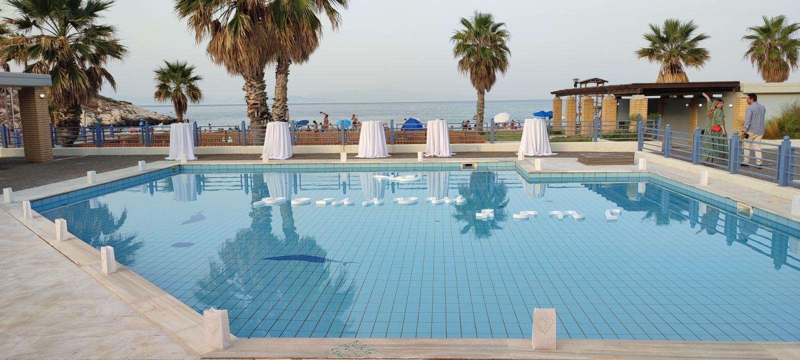 Beach Bar Βράχος Κερατέα