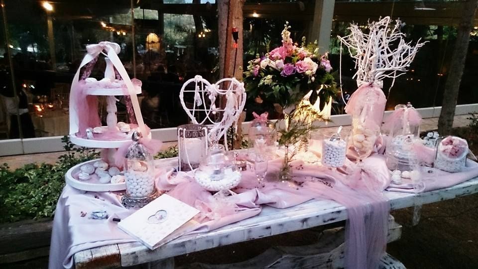 Τραπέζι ευχών γάμου με ροζ τούλ