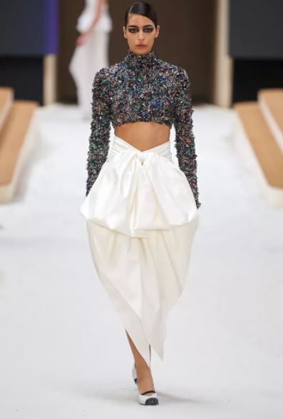 Νυφικά  Chanel
Crop top με ψηλόμεση φούστα